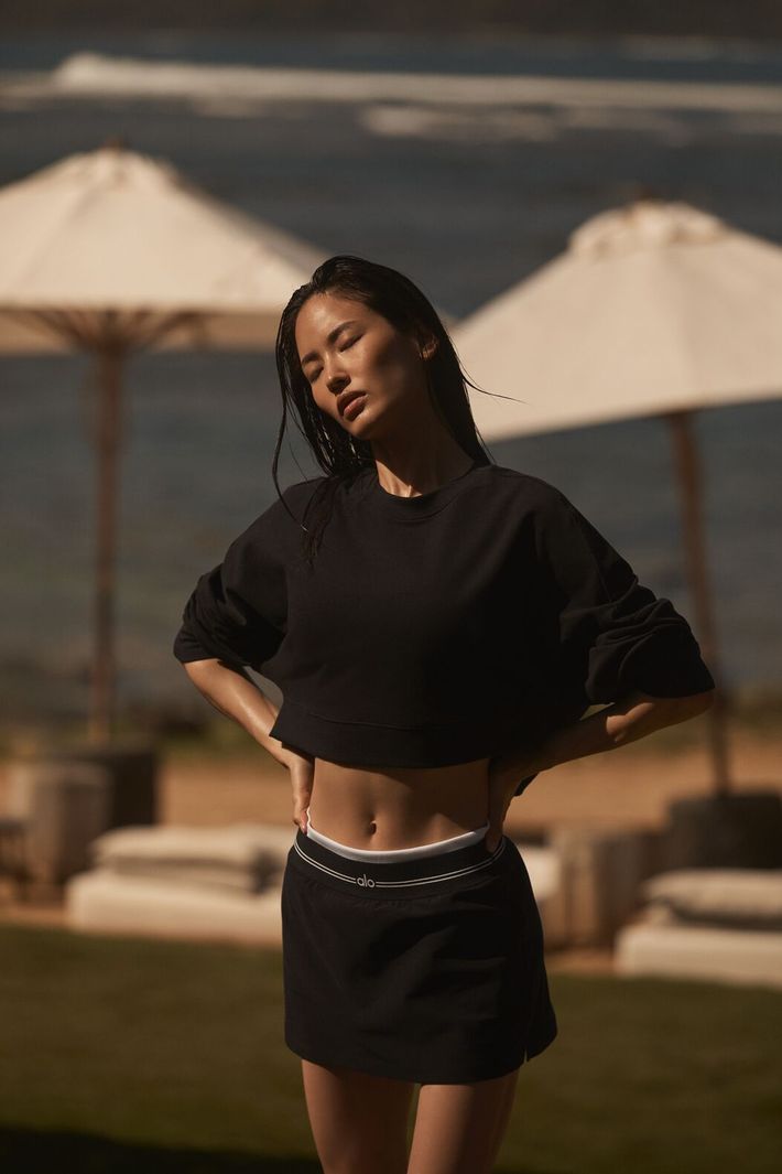 Moletom Cropped Sway Crew Neck Black - Alo Yoga