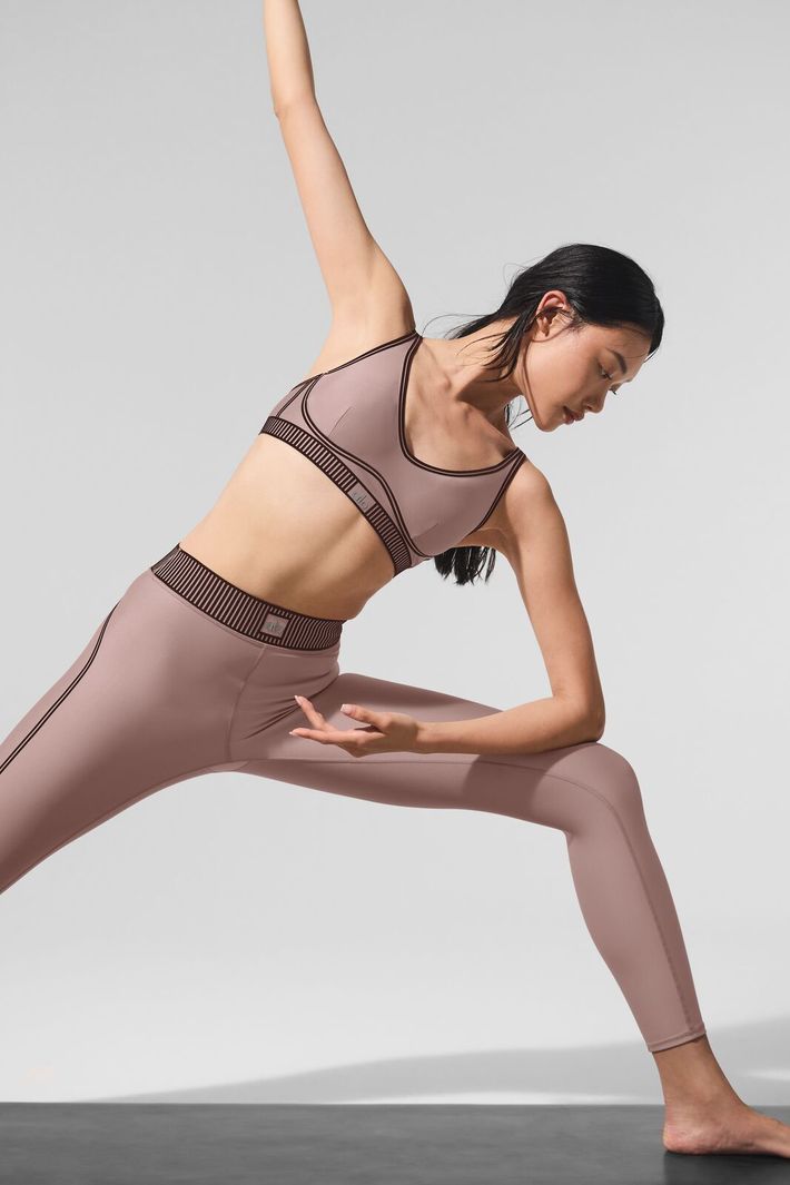 Top Airlift Line Up Taupe - Alo Yoga