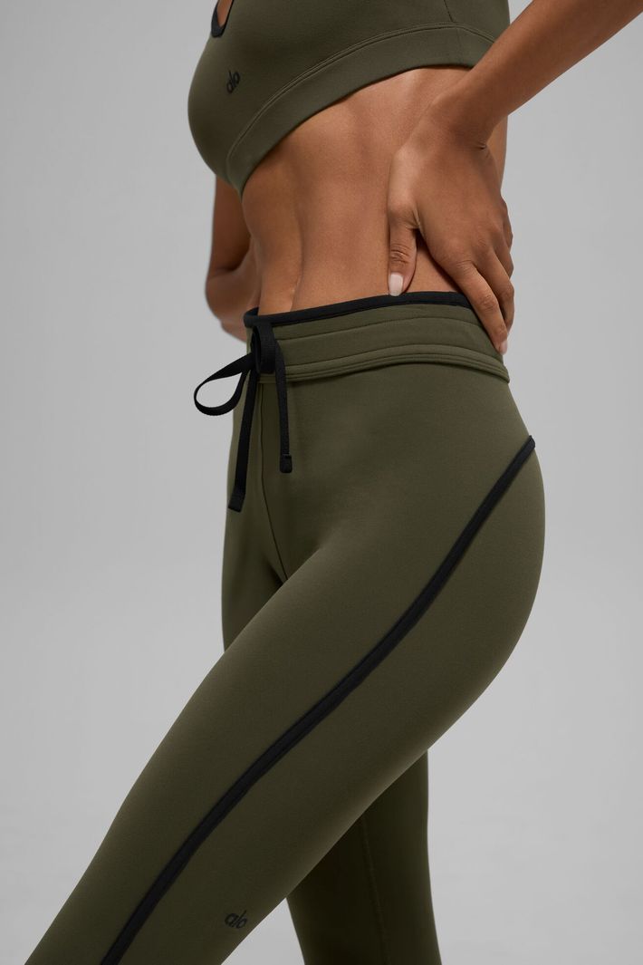 Capri Airbrush High-Waist Race Pace Green Olive - Alo Yoga