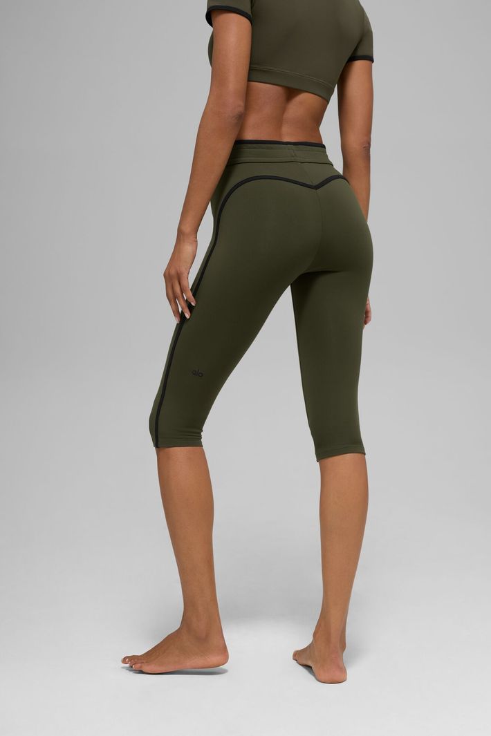 Capri Airbrush High-Waist Race Pace Green Olive - Alo Yoga