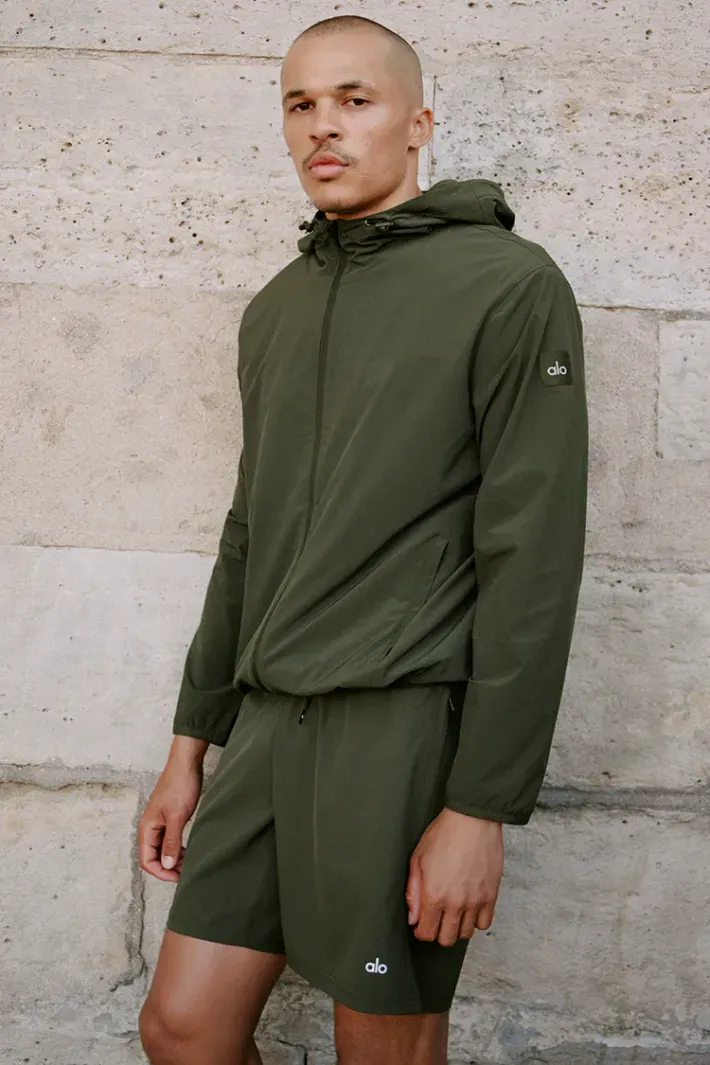 alo yoga メンズ　パフォーマンスジャケット Jaqueta Performance On-The-Go Green Olive - Alo Yoga