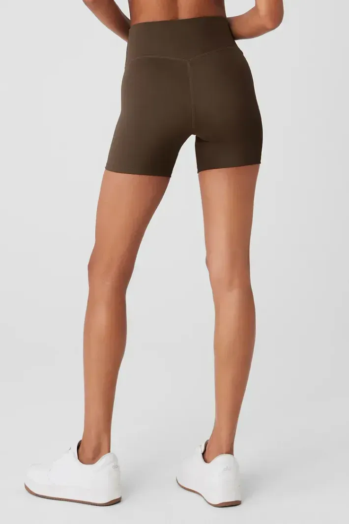 Alo 5” Airlift Energy Short M Espresso Shorts Airlift Energy Espresso - Alo Yoga