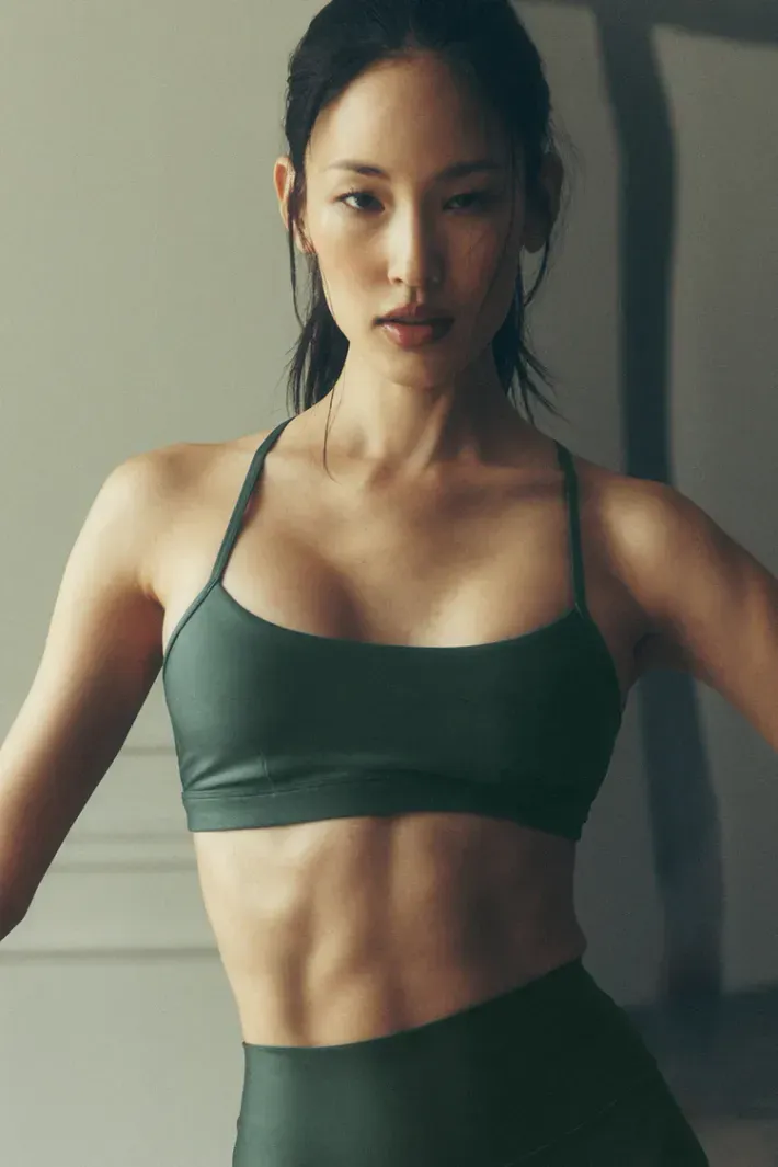 Top Airlift Intrigue Clover Green - Alo Yoga