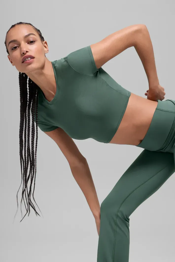Camiseta Alosoft Crop Finesse Manga Curta Clover Green - Alo Yoga