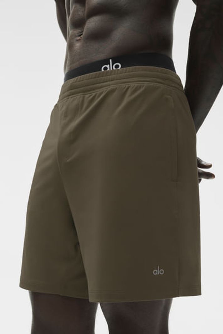 alo 7″ Conquer React Performance Short Shorts 7 Conquer React Performance Olive Tree - Alo Yoga