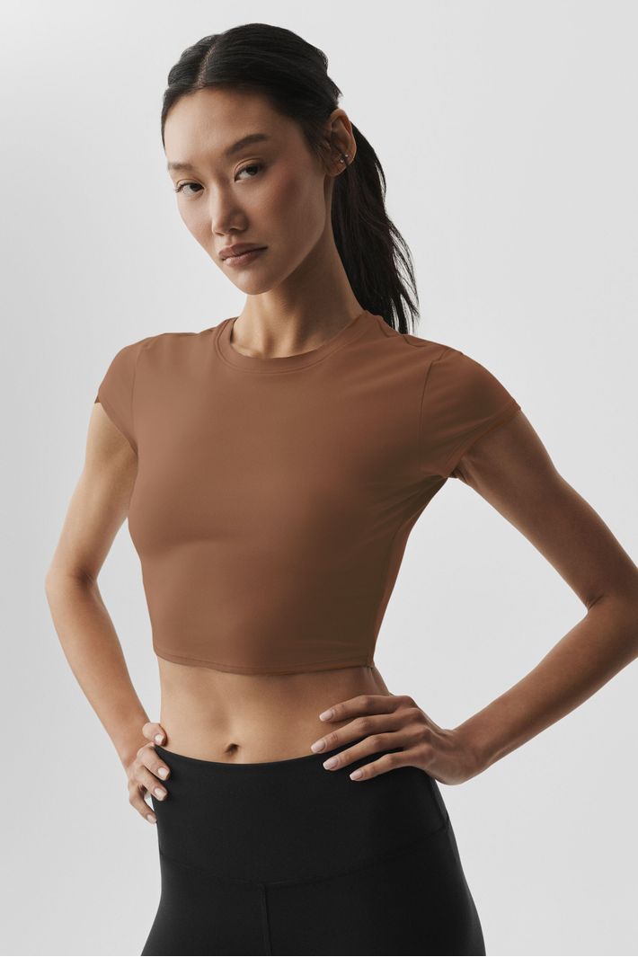ヨガ・ピラティス Alosoft Crop Finesse Short Sleeve Camiseta Alosoft Crop Finesse Manga Curta Sun Kissed Brown - Alo Yoga
