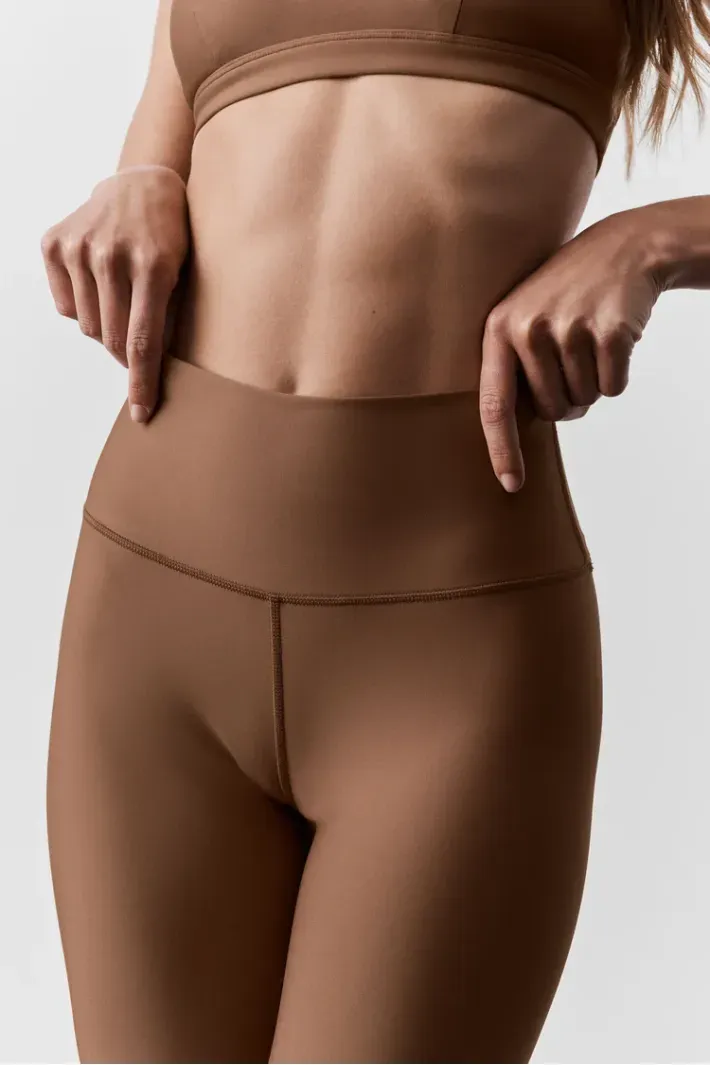 alo ブラウン ハイウエスト ヨガパンツ Legging 7/8 Highwaist Airlift Sun Kissed Brown - Alo Yoga